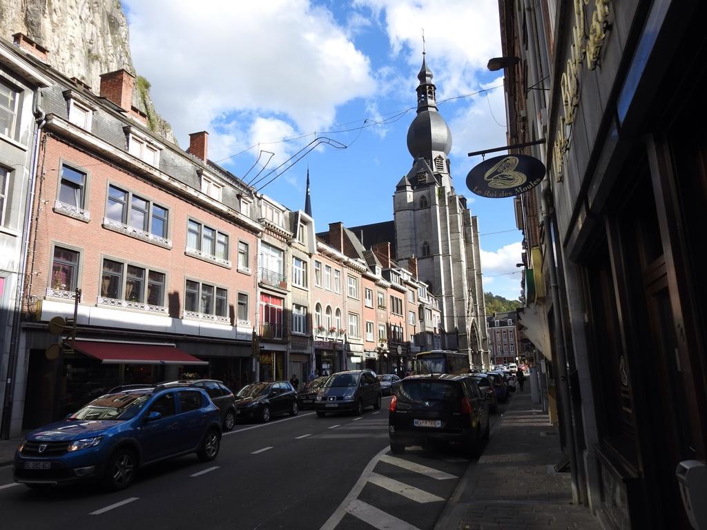 Hotel Les Voisins De Mr Sax Dinant Exterior foto